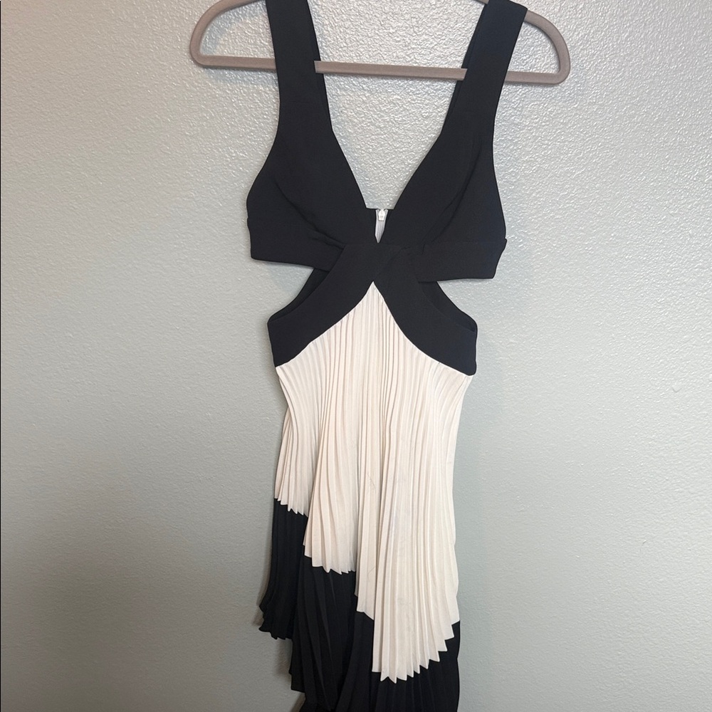 Lovers + Friends Black and White cutout accordion Dress XS